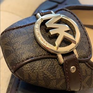 Gorgeous loafer flats Michael Kors! Size 8